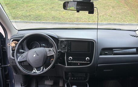 Mitsubishi Outlander III рестайлинг 3, 2020 год, 1 879 999 рублей, 9 фотография