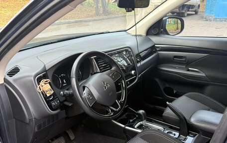 Mitsubishi Outlander III рестайлинг 3, 2020 год, 1 879 999 рублей, 8 фотография