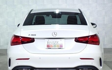 Mercedes-Benz A-Класс, 2024 год, 2 800 000 рублей, 3 фотография