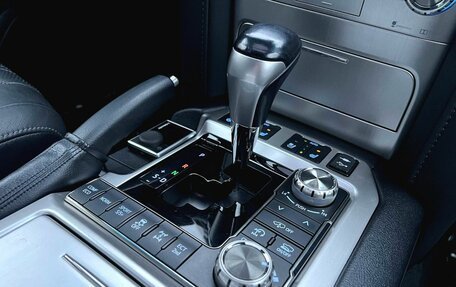 Toyota Land Cruiser 200, 2020 год, 8 850 000 рублей, 17 фотография