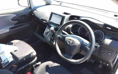 Toyota Wish II, 2011 год, 1 470 000 рублей, 12 фотография
