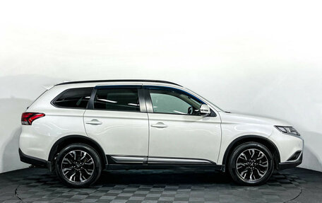 Mitsubishi Outlander III рестайлинг 3, 2021 год, 2 850 000 рублей, 4 фотография