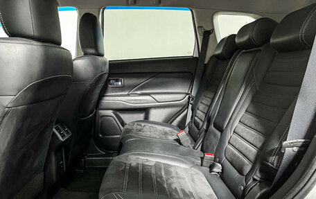 Mitsubishi Outlander III рестайлинг 3, 2021 год, 2 850 000 рублей, 10 фотография