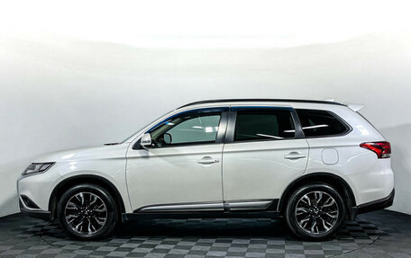 Mitsubishi Outlander III рестайлинг 3, 2021 год, 2 850 000 рублей, 8 фотография