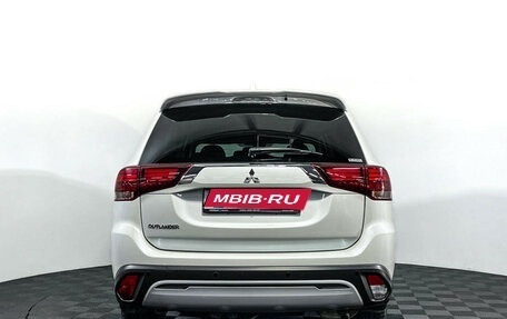 Mitsubishi Outlander III рестайлинг 3, 2021 год, 2 850 000 рублей, 6 фотография
