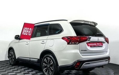 Mitsubishi Outlander III рестайлинг 3, 2021 год, 2 850 000 рублей, 7 фотография