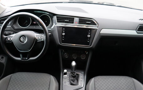 Volkswagen Tiguan II, 2018 год, 2 190 000 рублей, 9 фотография