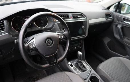 Volkswagen Tiguan II, 2018 год, 2 190 000 рублей, 10 фотография