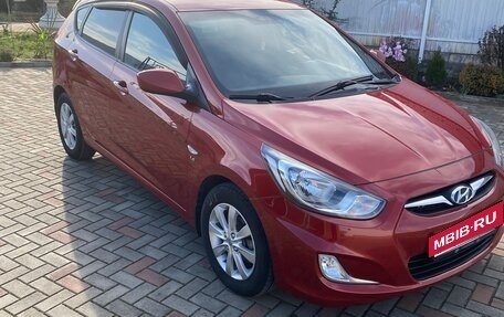 Hyundai Solaris II рестайлинг, 2012 год, 850 000 рублей, 3 фотография