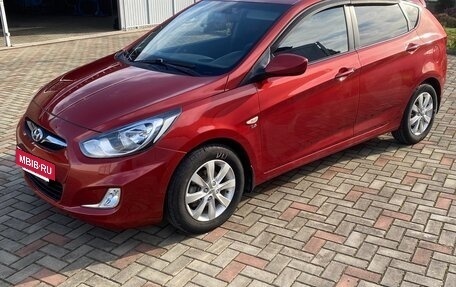 Hyundai Solaris II рестайлинг, 2012 год, 850 000 рублей, 2 фотография