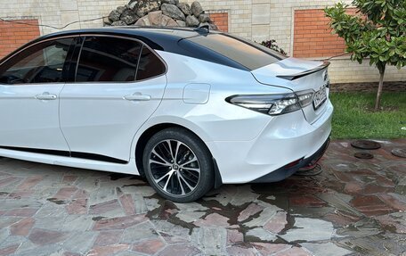 Toyota Camry, 2021 год, 3 250 000 рублей, 4 фотография