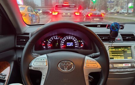 Toyota Camry, 2010 год, 900 000 рублей, 10 фотография