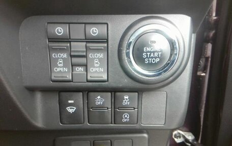 Toyota Roomy I, 2022 год, 1 615 000 рублей, 6 фотография