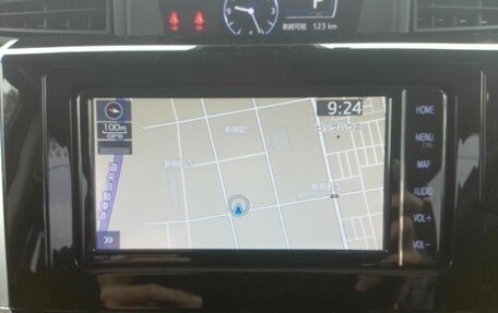 Toyota Roomy I, 2022 год, 1 615 000 рублей, 4 фотография