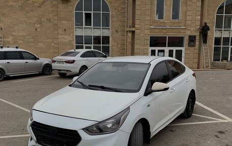 Hyundai Solaris II рестайлинг, 2017 год, 700 000 рублей, 3 фотография