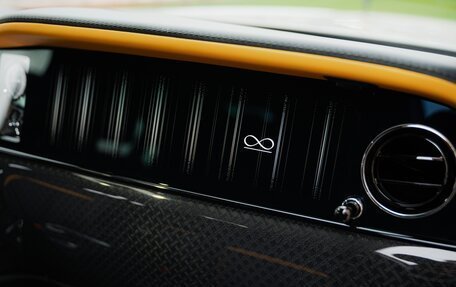 Rolls-Royce Cullinan, 2025 год, 76 000 000 рублей, 17 фотография