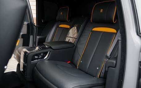 Rolls-Royce Cullinan, 2025 год, 76 000 000 рублей, 21 фотография