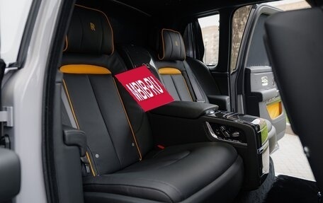 Rolls-Royce Cullinan, 2025 год, 76 000 000 рублей, 16 фотография