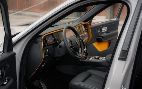 Rolls-Royce Cullinan, 2025 год, 76 000 000 рублей, 30 фотография