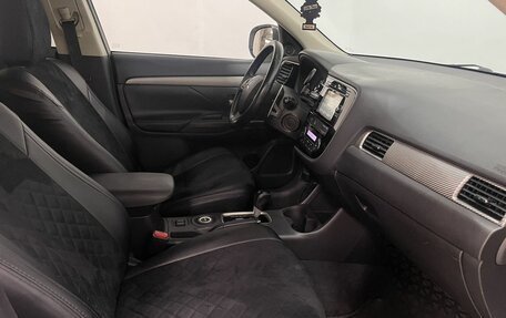 Mitsubishi Outlander III рестайлинг 3, 2013 год, 1 260 000 рублей, 19 фотография