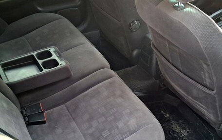 Toyota Avensis III рестайлинг, 2002 год, 580 000 рублей, 19 фотография