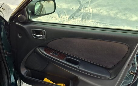 Toyota Avensis III рестайлинг, 2002 год, 580 000 рублей, 22 фотография