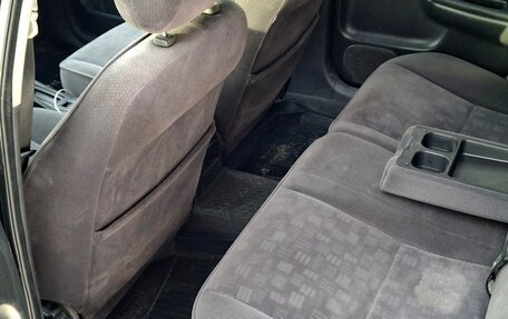 Toyota Avensis III рестайлинг, 2002 год, 580 000 рублей, 17 фотография