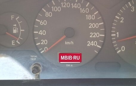 Toyota Avensis III рестайлинг, 2002 год, 580 000 рублей, 27 фотография