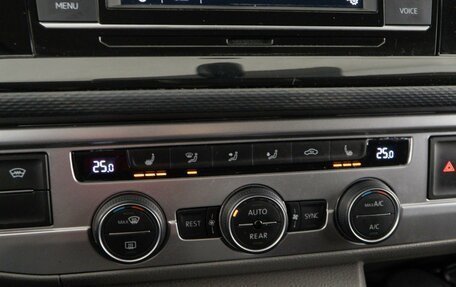 Volkswagen Caravelle T6 рестайлинг, 2020 год, 4 329 050 рублей, 16 фотография