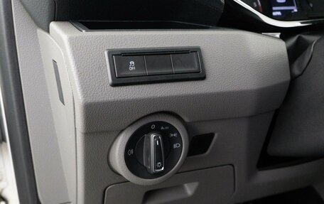 Volkswagen Caravelle T6 рестайлинг, 2020 год, 4 329 050 рублей, 15 фотография