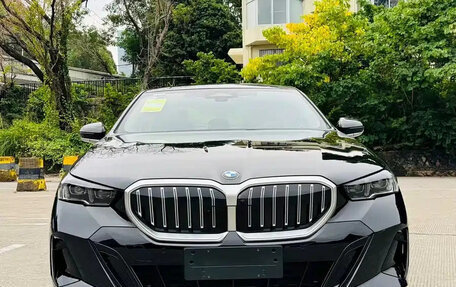 BMW 5 серия, 2025 год, 6 900 155 рублей, 2 фотография