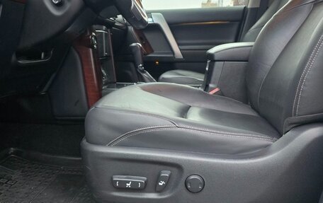 Toyota Land Cruiser Prado 150 рестайлинг 2, 2017 год, 4 750 000 рублей, 8 фотография