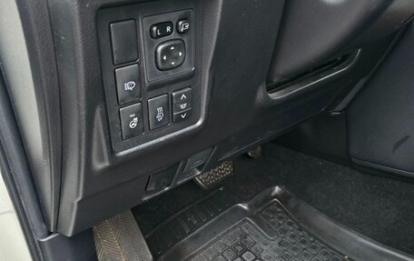 Toyota Land Cruiser Prado 150 рестайлинг 2, 2017 год, 4 750 000 рублей, 12 фотография