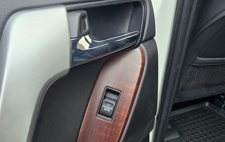 Toyota Land Cruiser Prado 150 рестайлинг 2, 2017 год, 4 750 000 рублей, 21 фотография