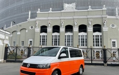 Volkswagen Caravelle T5, 2011 год, 2 137 000 рублей, 1 фотография