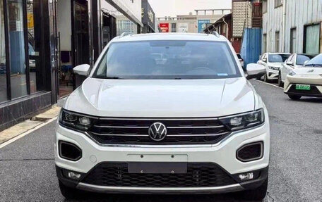 Volkswagen T-Roc I, 2022 год, 1 380 000 рублей, 2 фотография