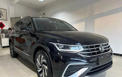 Volkswagen Tiguan II, 2022 год, 1 920 000 рублей, 1 фотография