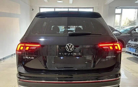 Volkswagen Tiguan II, 2022 год, 1 920 000 рублей, 4 фотография