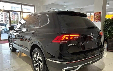 Volkswagen Tiguan II, 2022 год, 1 920 000 рублей, 5 фотография