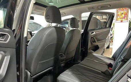 Volkswagen Tiguan II, 2022 год, 1 920 000 рублей, 11 фотография