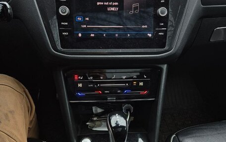 Volkswagen Tiguan II, 2019 год, 2 400 000 рублей, 10 фотография