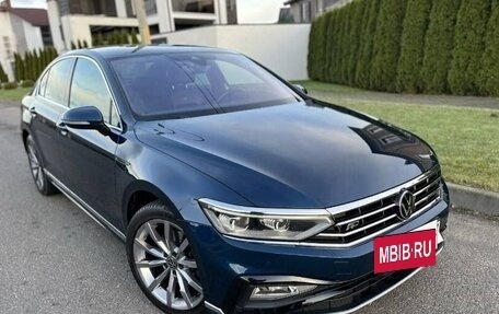 Volkswagen Passat B8 рестайлинг, 2021 год, 2 850 000 рублей, 2 фотография