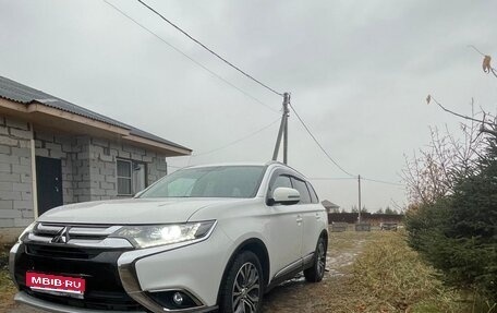 Mitsubishi Outlander III рестайлинг 3, 2016 год, 1 900 000 рублей, 1 фотография