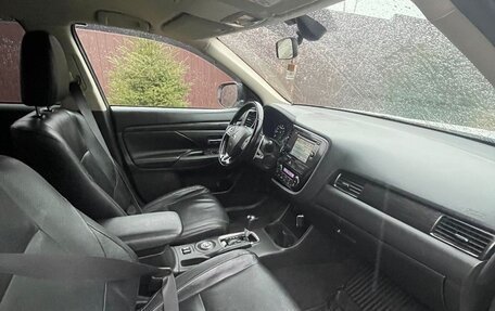 Mitsubishi Outlander III рестайлинг 3, 2016 год, 1 900 000 рублей, 5 фотография