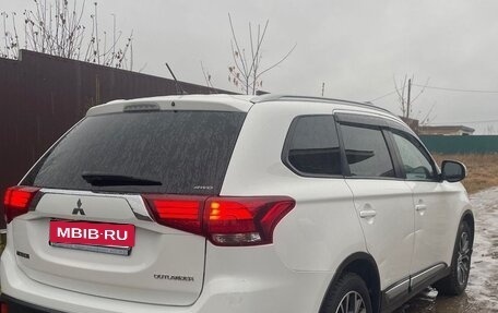 Mitsubishi Outlander III рестайлинг 3, 2016 год, 1 900 000 рублей, 4 фотография
