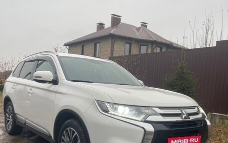 Mitsubishi Outlander III рестайлинг 3, 2016 год, 1 900 000 рублей, 2 фотография