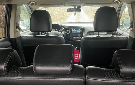 Mitsubishi Outlander III рестайлинг 3, 2016 год, 1 900 000 рублей, 12 фотография