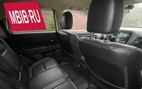 Mitsubishi Outlander III рестайлинг 3, 2016 год, 1 900 000 рублей, 8 фотография