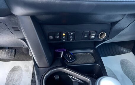 Toyota RAV4, 2018 год, 2 880 000 рублей, 12 фотография