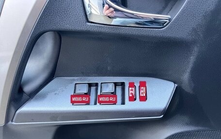 Toyota RAV4, 2018 год, 2 880 000 рублей, 14 фотография